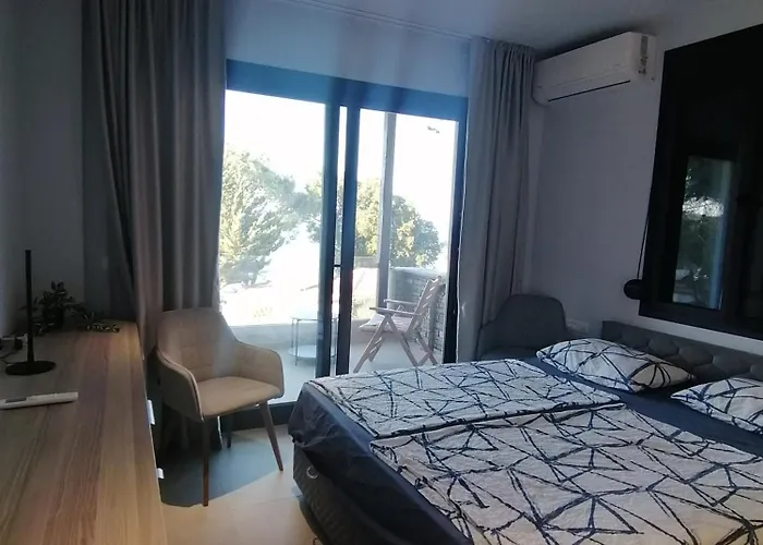 Five Shades Of Blue * Vourvourou