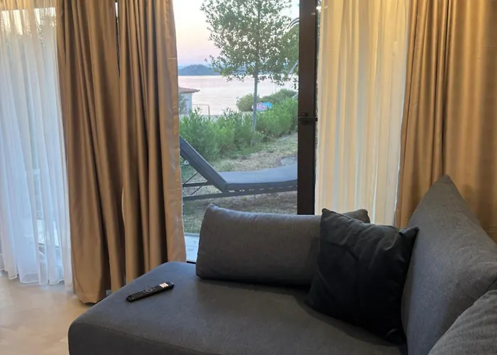 Five Shades Of Blue * Vourvourou